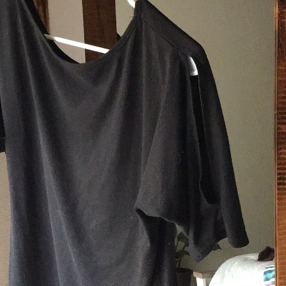 Black, Open-Shoulder, 3/4 Sleeve Top - Picture 2 of 4